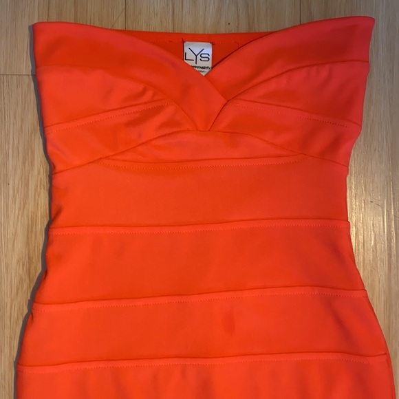 Strapless fitted dress - Picture 2 of 5